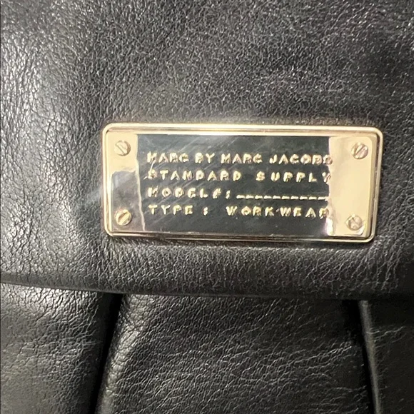 Marc By Marc Jacobs Black Leather Shoulder Bag. EUC - Picture 3 of 12